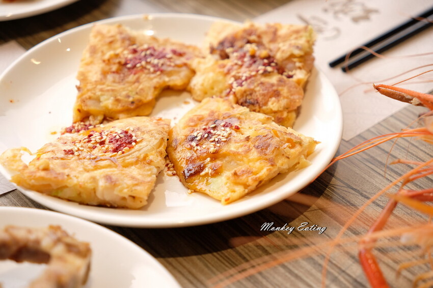 台中潮港城太陽百匯│台中吃到飽始祖！免千元高CP值buffet，破百道料理、超狂海鮮直送任你吃。台中聚餐推薦。四人同行送巨無霸檸檬泰國蝦 - 貪吃猴的幻想