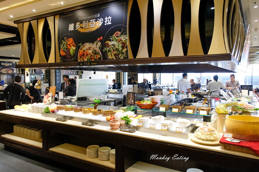 台中潮港城太陽百匯│台中吃到飽始祖！免千元高CP值buffet，破百道料理、超狂海鮮直送任你吃。台中聚餐推薦。四人同行送巨無霸檸檬泰國蝦 - 貪吃猴的幻想