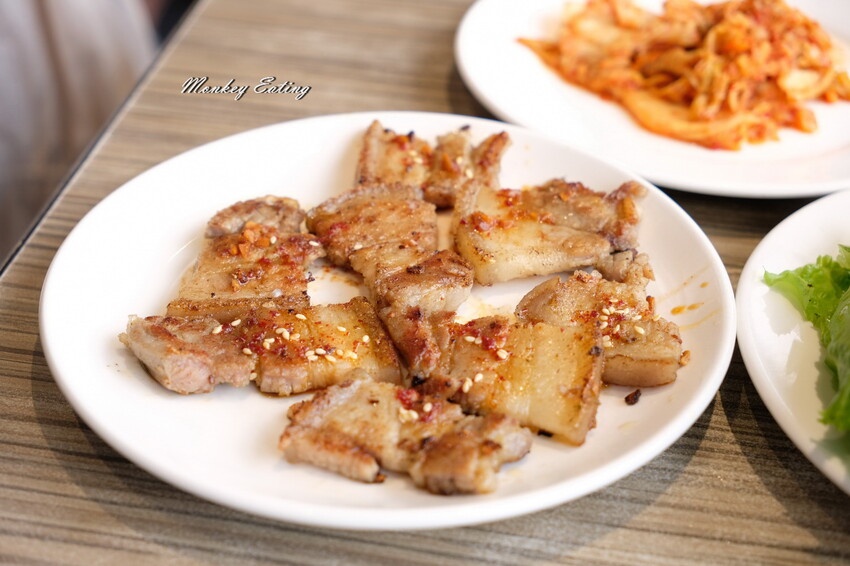 台中潮港城太陽百匯│台中吃到飽始祖！免千元高CP值buffet，破百道料理、超狂海鮮直送任你吃。台中聚餐推薦。四人同行送巨無霸檸檬泰國蝦 - 貪吃猴的幻想