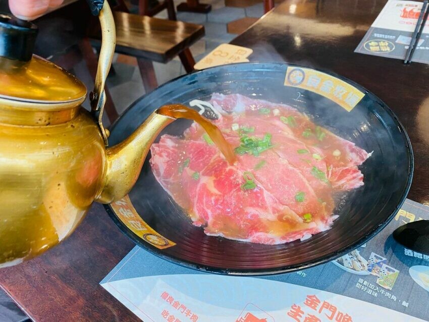 金門縣金城鎮【2024金門美食】推薦必吃金門18個美食、在地人都推薦的名產小吃、伴手禮必買攻略《早午餐、海鮮、美食餐廳