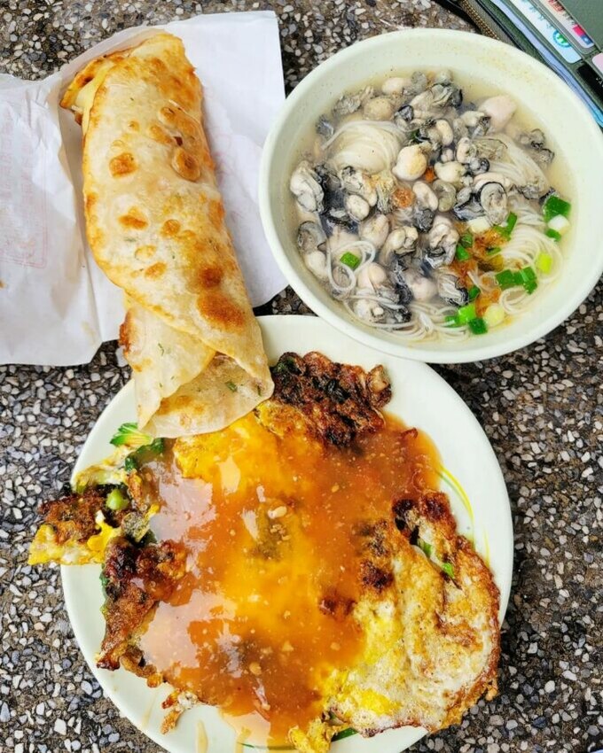 金門縣金城鎮【2024金門美食】推薦必吃金門18個美食、在地人都推薦的名產小吃、伴手禮必買攻略《早午餐、海鮮、美食餐廳