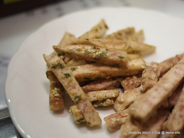 阿聰師芋頭酥糕餅(台中秋紅谷館)：【食記】台中西屯-阿聰師芋頭酥糕餅/台中秋紅谷館 : 微甜不膩的細緻口感,有八卦味道的大甲龍捲風!？