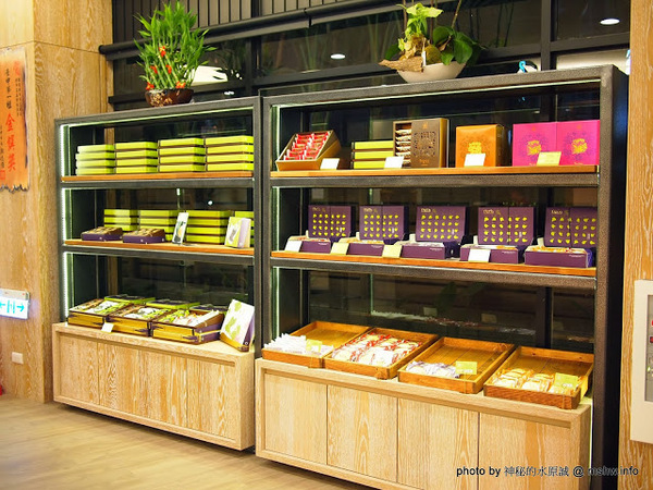 阿聰師芋頭酥糕餅(台中秋紅谷館)：【食記】台中西屯-阿聰師芋頭酥糕餅/台中秋紅谷館 : 微甜不膩的細緻口感,有八卦味道的大甲龍捲風!？