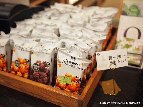 阿聰師芋頭酥糕餅(台中秋紅谷館)：【食記】台中西屯-阿聰師芋頭酥糕餅/台中秋紅谷館 : 微甜不膩的細緻口感,有八卦味道的大甲龍捲風!？