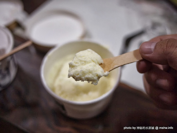 阿聰師芋頭酥糕餅(台中秋紅谷館)：【食記】台中西屯-阿聰師芋頭酥糕餅/台中秋紅谷館 : 微甜不膩的細緻口感,有八卦味道的大甲龍捲風!？