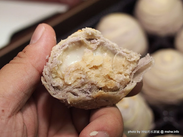 阿聰師芋頭酥糕餅(台中秋紅谷館)：【食記】台中西屯-阿聰師芋頭酥糕餅/台中秋紅谷館 : 微甜不膩的細緻口感,有八卦味道的大甲龍捲風!？