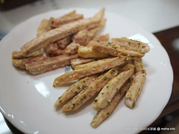 阿聰師芋頭酥糕餅(台中秋紅谷館)：【食記】台中西屯-阿聰師芋頭酥糕餅/台中秋紅谷館 : 微甜不膩的細緻口感,有八卦味道的大甲龍捲風!？