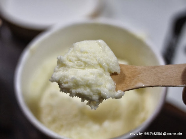 阿聰師芋頭酥糕餅(台中秋紅谷館)：【食記】台中西屯-阿聰師芋頭酥糕餅/台中秋紅谷館 : 微甜不膩的細緻口感,有八卦味道的大甲龍捲風!？