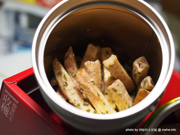 阿聰師芋頭酥糕餅(台中秋紅谷館)：【食記】台中西屯-阿聰師芋頭酥糕餅/台中秋紅谷館 : 微甜不膩的細緻口感,有八卦味道的大甲龍捲風!？