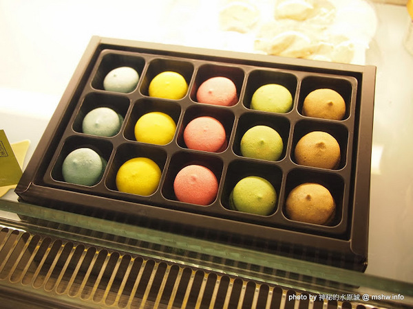 阿聰師芋頭酥糕餅(台中秋紅谷館)：【食記】台中西屯-阿聰師芋頭酥糕餅/台中秋紅谷館 : 微甜不膩的細緻口感,有八卦味道的大甲龍捲風!？