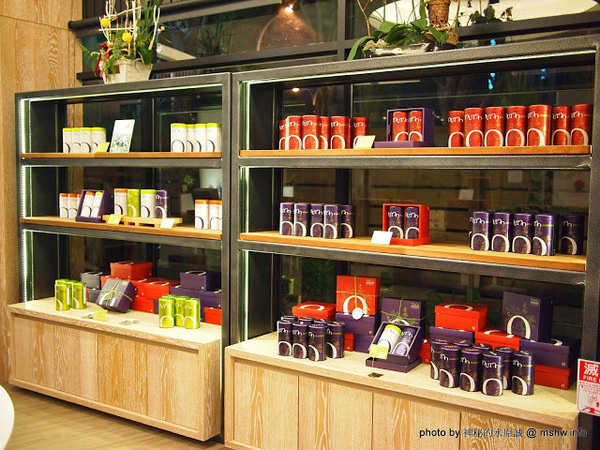 阿聰師芋頭酥糕餅(台中秋紅谷館)：【食記】台中西屯-阿聰師芋頭酥糕餅/台中秋紅谷館 : 微甜不膩的細緻口感,有八卦味道的大甲龍捲風!？