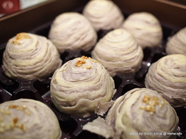 阿聰師芋頭酥糕餅(台中秋紅谷館)：【食記】台中西屯-阿聰師芋頭酥糕餅/台中秋紅谷館 : 微甜不膩的細緻口感,有八卦味道的大甲龍捲風!？