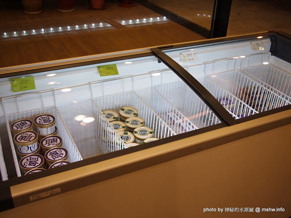 阿聰師芋頭酥糕餅(台中秋紅谷館)：【食記】台中西屯-阿聰師芋頭酥糕餅/台中秋紅谷館 : 微甜不膩的細緻口感,有八卦味道的大甲龍捲風!？