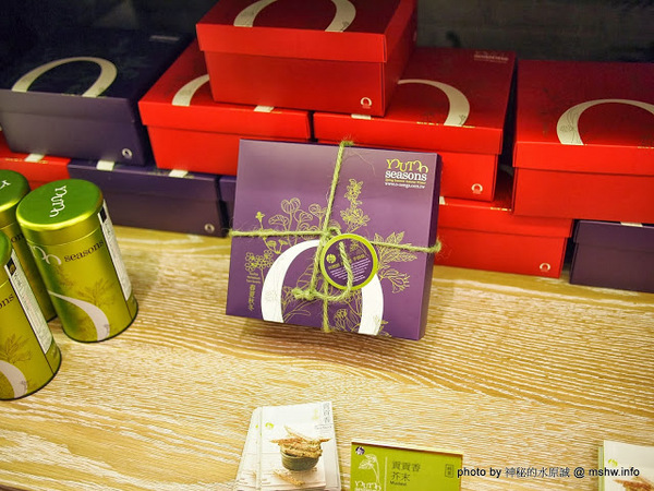 阿聰師芋頭酥糕餅(台中秋紅谷館)：【食記】台中西屯-阿聰師芋頭酥糕餅/台中秋紅谷館 : 微甜不膩的細緻口感,有八卦味道的大甲龍捲風!？