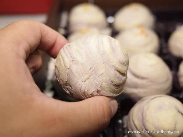 阿聰師芋頭酥糕餅(台中秋紅谷館)：【食記】台中西屯-阿聰師芋頭酥糕餅/台中秋紅谷館 : 微甜不膩的細緻口感,有八卦味道的大甲龍捲風!？