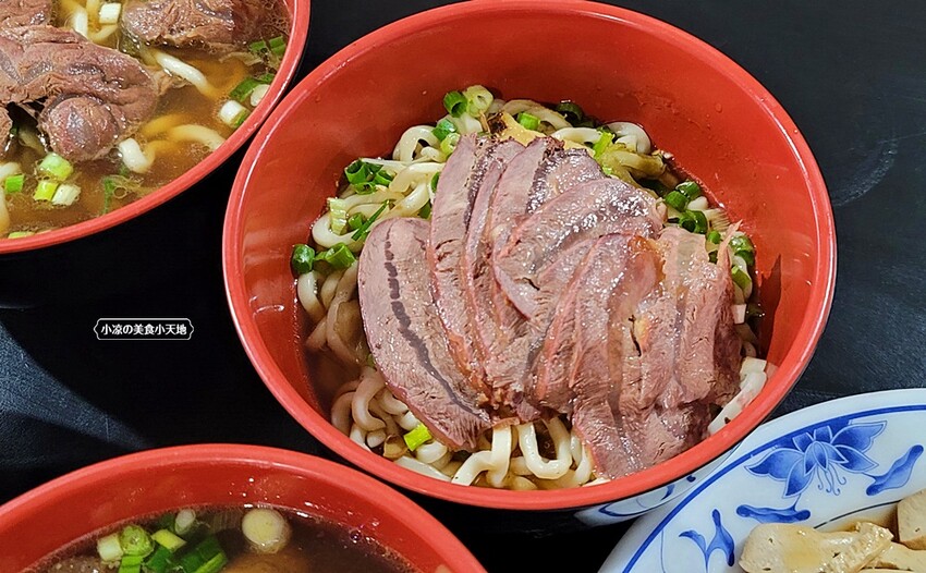 美東芳牛肉麵║在地人氣小吃美食，牛肉麵、牛肉乾麵、滷味都不能錯過，晚來就吃不到囉！