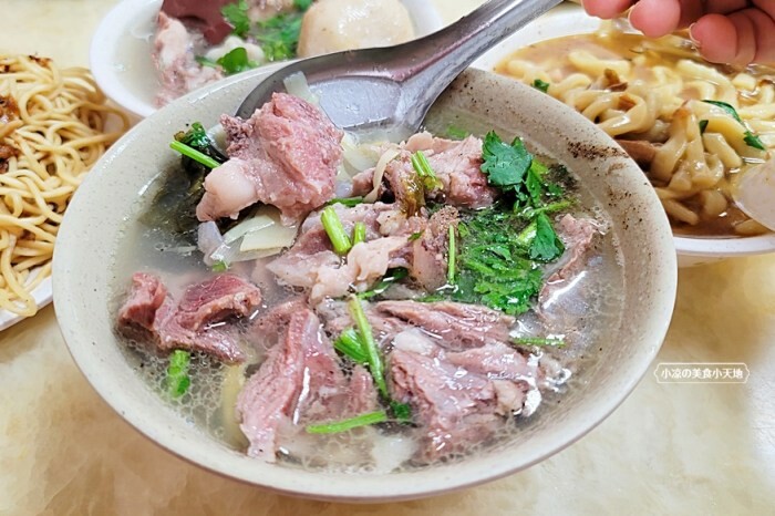 美東芳牛肉麵║在地人氣小吃美食，牛肉麵、牛肉乾麵、滷味都不能錯過，晚來就吃不到囉！