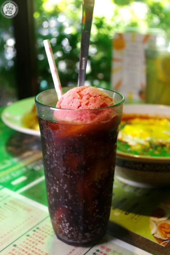 8草莓雪酪可樂1.jpg