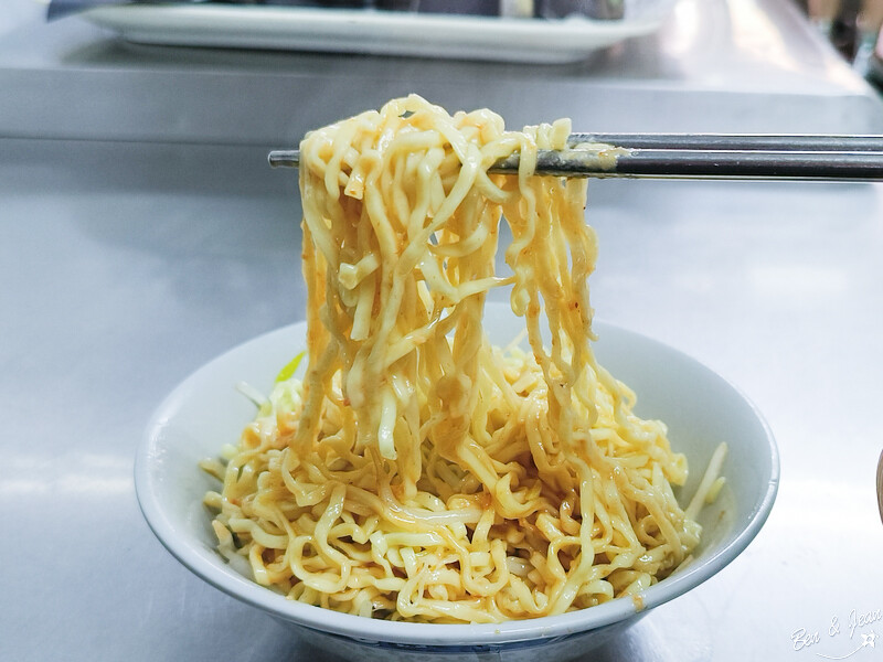 宜蘭羅東必吃美食！上讚麵獨門醬料飄香數十年，手捍麵條香Q口感絕佳。