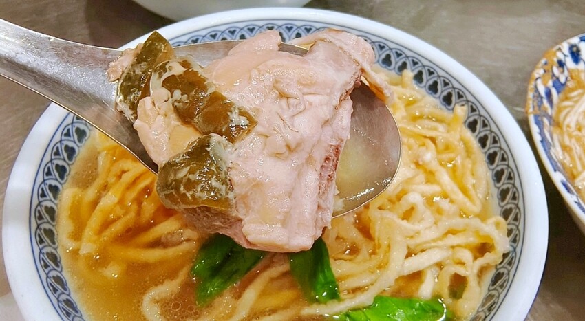宜蘭羅東必吃美食！上讚麵獨門醬料飄香數十年，手捍麵條香Q口感絕佳。