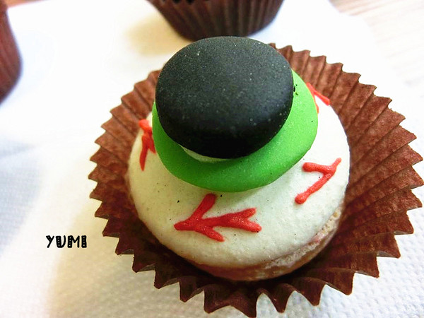 天鵝脖子街(台中逢甲)：【邀稿】不給糖就搗蛋!!天鵝脖子街首推~萬聖節馬卡龍搞怪登場~@天鵝脖子街