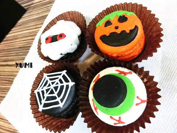 天鵝脖子街(台中逢甲)：【邀稿】不給糖就搗蛋!!天鵝脖子街首推~萬聖節馬卡龍搞怪登場~@天鵝脖子街