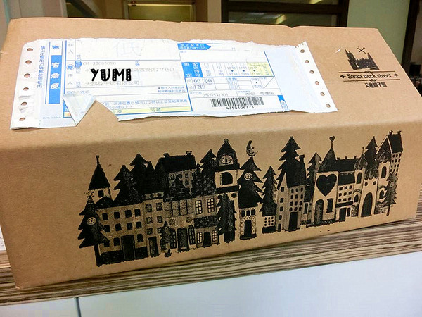 天鵝脖子街(台中逢甲)：【邀稿】不給糖就搗蛋!!天鵝脖子街首推~萬聖節馬卡龍搞怪登場~@天鵝脖子街