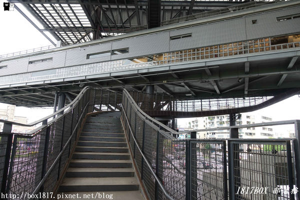 【宜蘭。羅東】羅東文化工場。天空藝廊。漂浮月台。氣勢磅礡仿若太空飛船