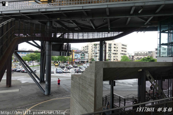 【宜蘭。羅東】羅東文化工場。天空藝廊。漂浮月台。氣勢磅礡仿若太空飛船