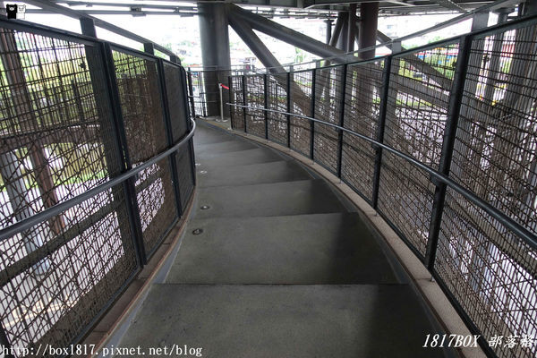 【宜蘭。羅東】羅東文化工場。天空藝廊。漂浮月台。氣勢磅礡仿若太空飛船