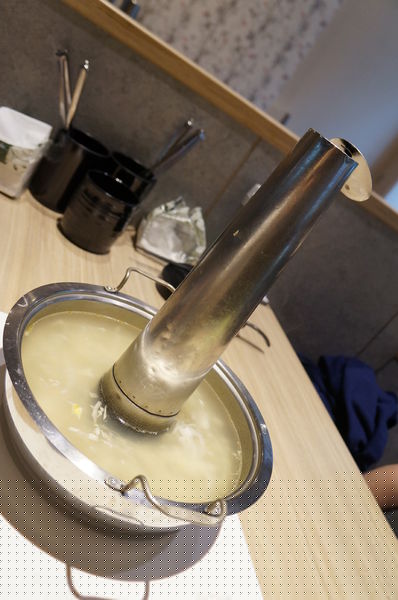 連進酸菜白肉鍋(原：新勵進酸菜白肉鍋)：連近酸菜白肉鍋 ♥吃到飽