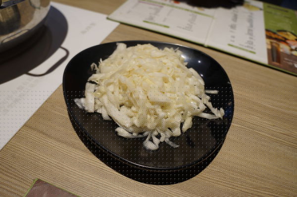連進酸菜白肉鍋(原：新勵進酸菜白肉鍋)：連近酸菜白肉鍋 ♥吃到飽