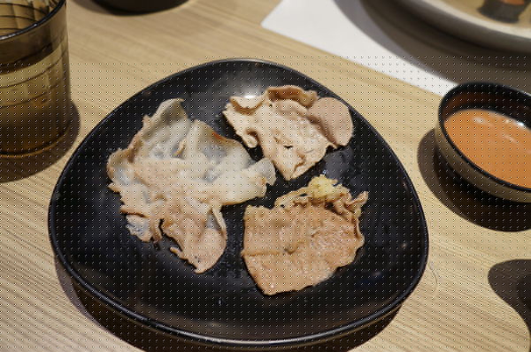 連進酸菜白肉鍋(原：新勵進酸菜白肉鍋)：連近酸菜白肉鍋 ♥吃到飽