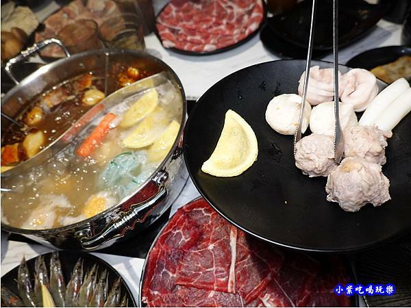手工丸餃-連進酸菜白肉鍋吃到飽.jpg