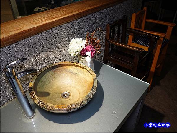 二樓用餐環境-連進酸菜白肉鍋吃到飽 (5).jpg