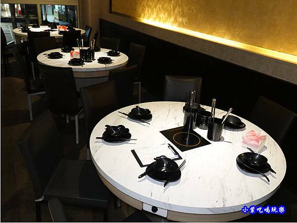 二樓用餐環境-連進酸菜白肉鍋吃到飽 (4).jpg