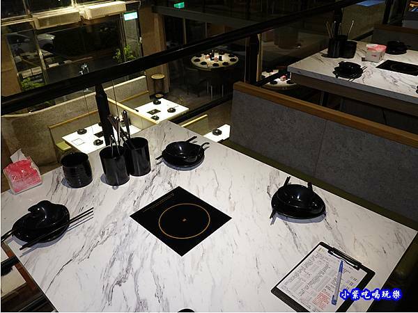 二樓用餐環境-連進酸菜白肉鍋吃到飽 (2).jpg