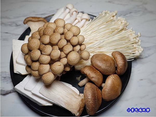 菇類拼盤-連進酸菜白肉鍋吃到飽.jpg