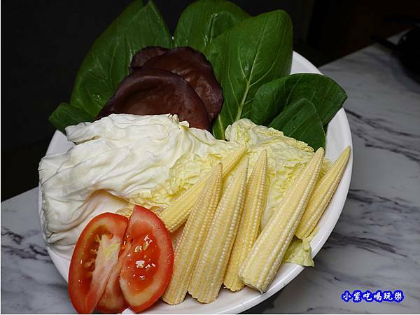 蔬菜拼盤-連進酸菜白肉鍋吃到飽.jpg