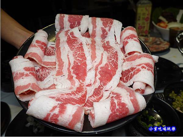 美國培根牛-連進酸菜白肉鍋吃到飽 (3).jpg
