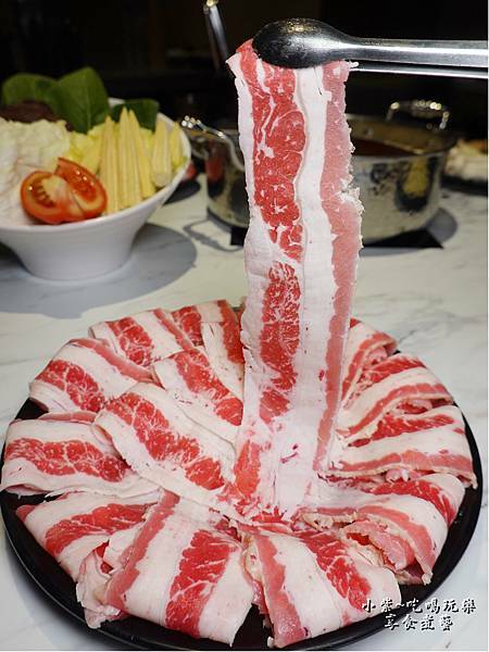 美國培根牛-連進酸菜白肉鍋吃到飽 (2).jpg