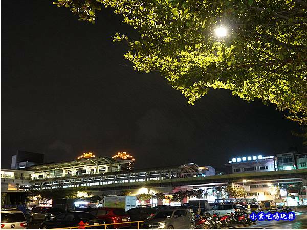 叭叭房停車場-連進酸菜白肉鍋吃到飽 (2).jpg