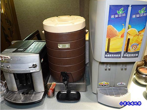 2樓自助區-連進酸菜白肉鍋吃到飽 (1).jpg