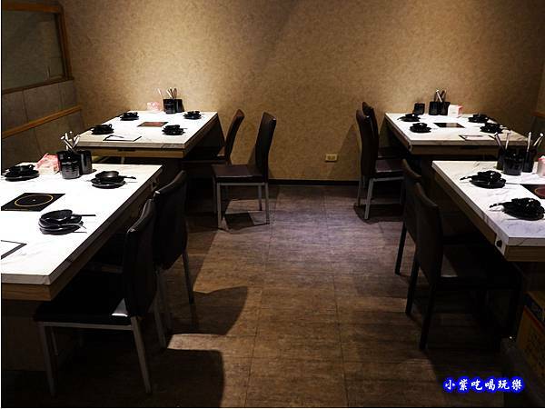 二樓用餐環境-連進酸菜白肉鍋吃到飽 (6).jpg
