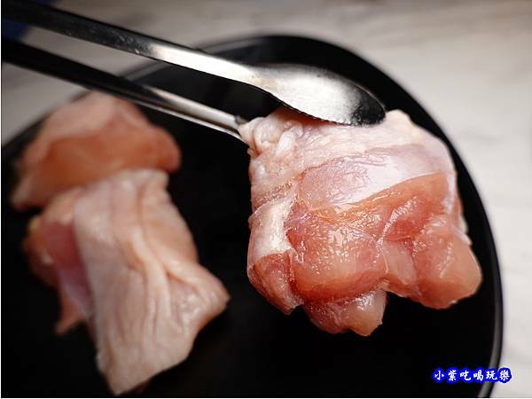 本土雞腿丁-連進酸菜白肉鍋吃到飽 (2).jpg