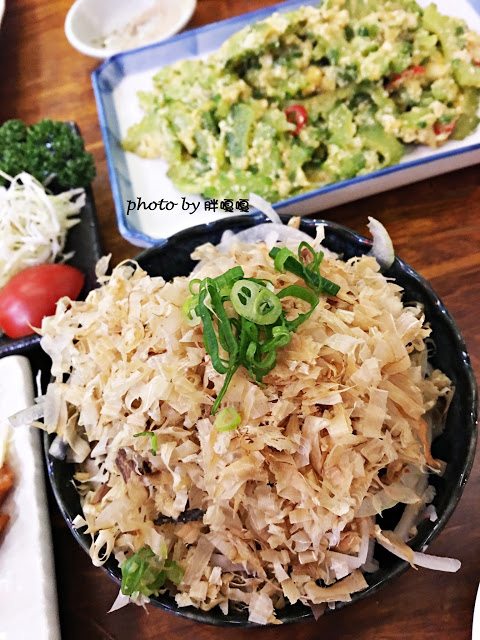 【台中 西區】自立商店)))不是雜貨店，那葫蘆裡賣的是什麼呢!?也是宵夜場+1