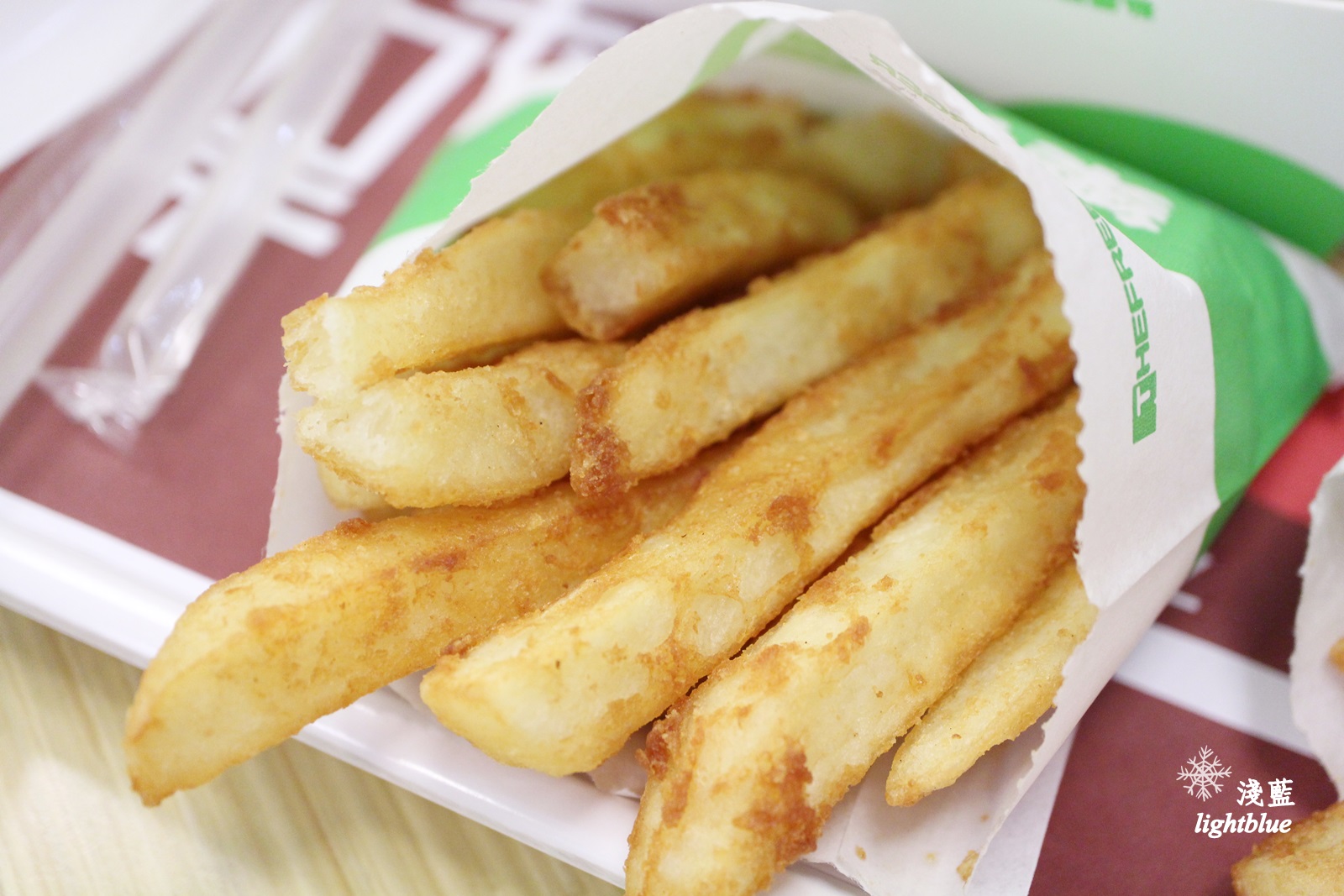 嘉義美食:淺藍 × 樂檸漢堡~稱霸嘉義的連鎖美味漢堡