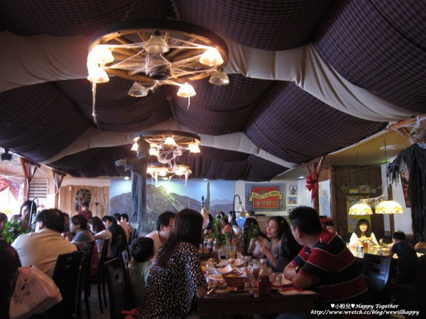 Frank's Texas BBQ邊界驛站：├食記┤哇～比臉蛋大的牛排光看就飽了！果然名不虛傳ｉｎ邊界驛站