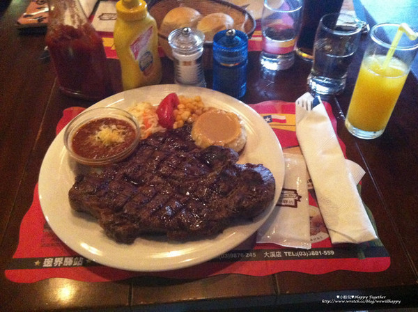 Frank's Texas BBQ邊界驛站：├食記┤哇～比臉蛋大的牛排光看就飽了！果然名不虛傳ｉｎ邊界驛站