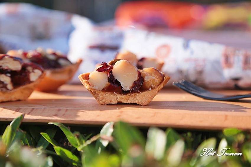 【台南】台南超有創意的夏威夷豆塔，竟然把牛軋糖給包進去了：愛豆屋洋菓子工坊 - 熱血玩台南。跳躍新世界